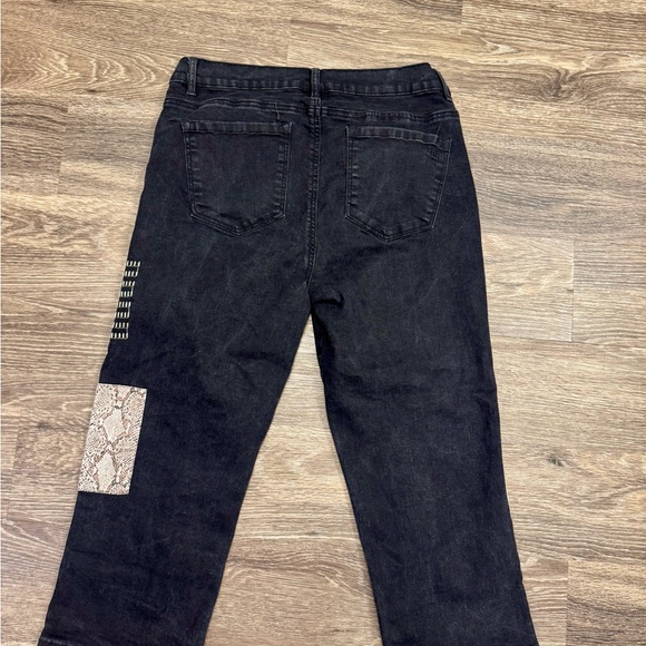 DG2 Diane Gilman Embroidered Patch Capri Jeans Black Size 14 - Picture 2 of 4